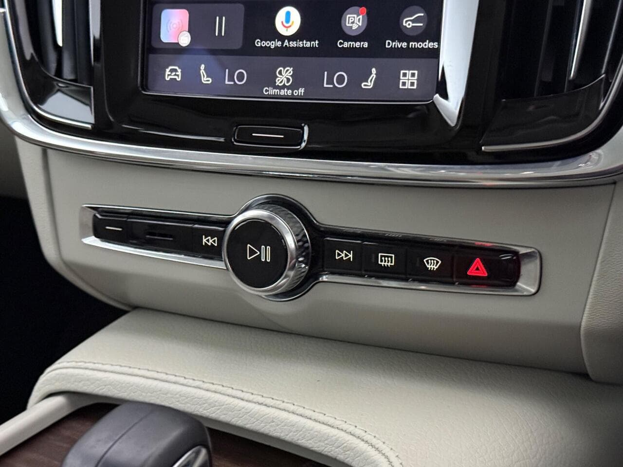 Volvo V90 Cross Country thumbnail Misc Controls