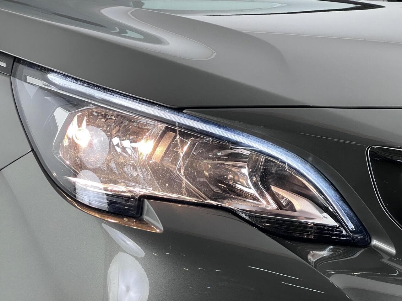 Peugeot 3008 thumbnail Lights Front