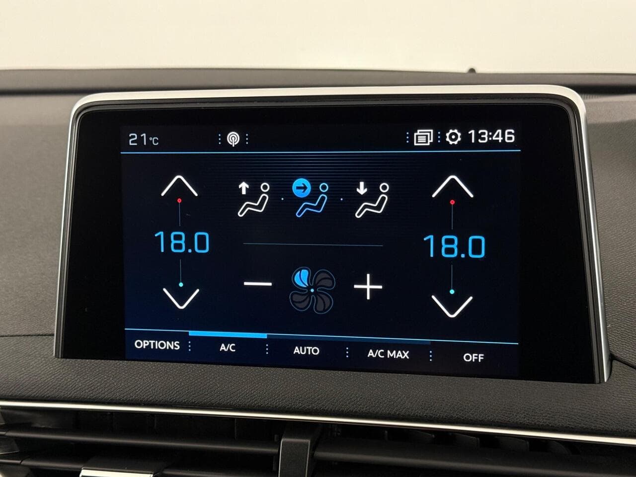 Peugeot 5008 thumbnail Infotainment System