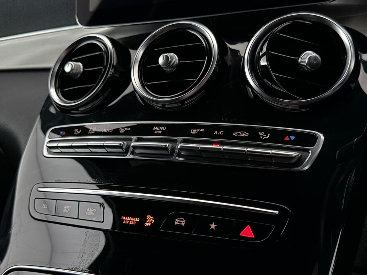 Mercedes-Benz GLC thumbnail Interior Front