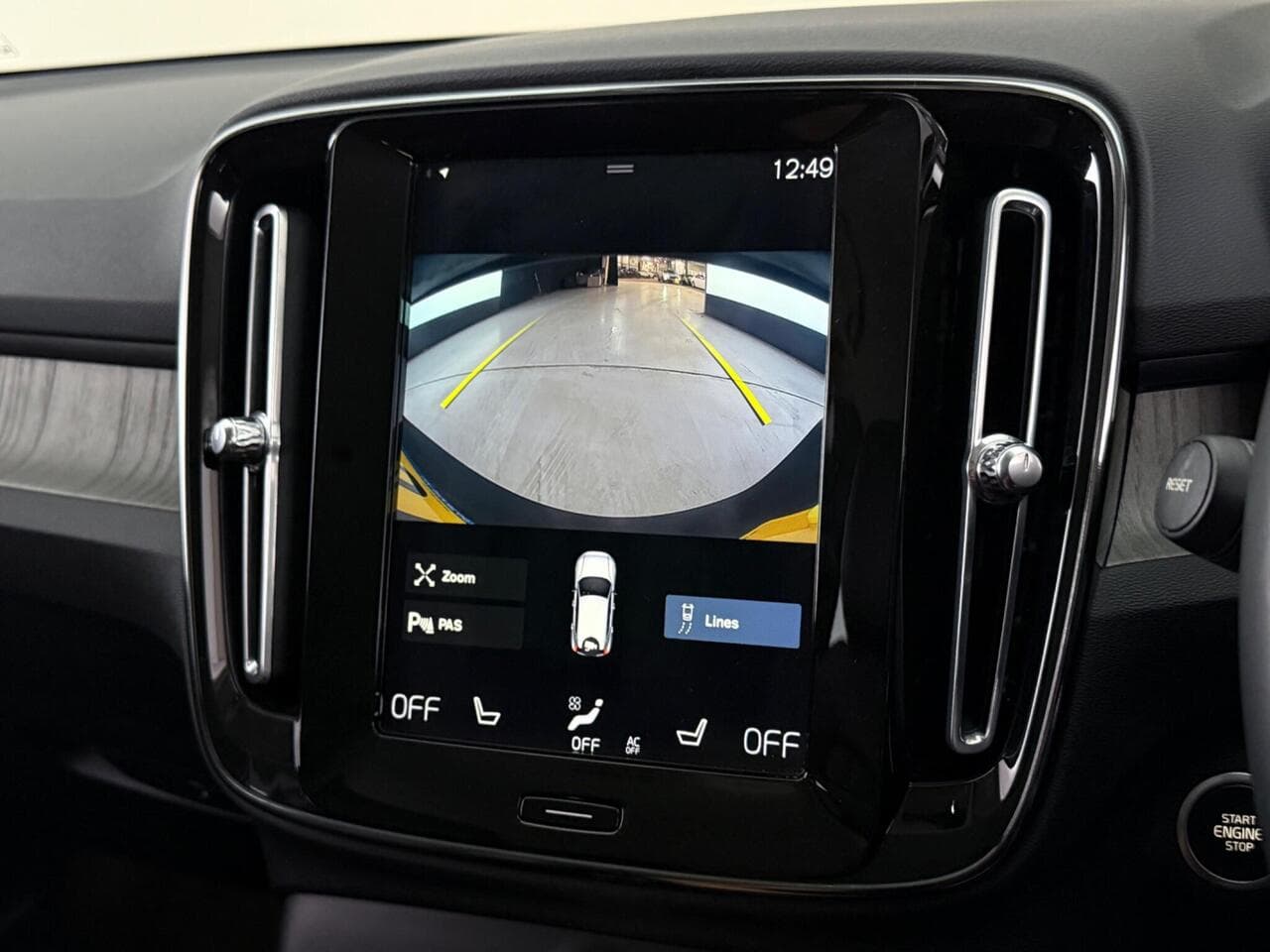 Volvo XC40 thumbnail Infotainment System