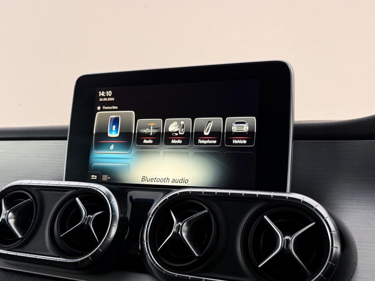 Mercedes-Benz X Class thumbnail Infotainment System