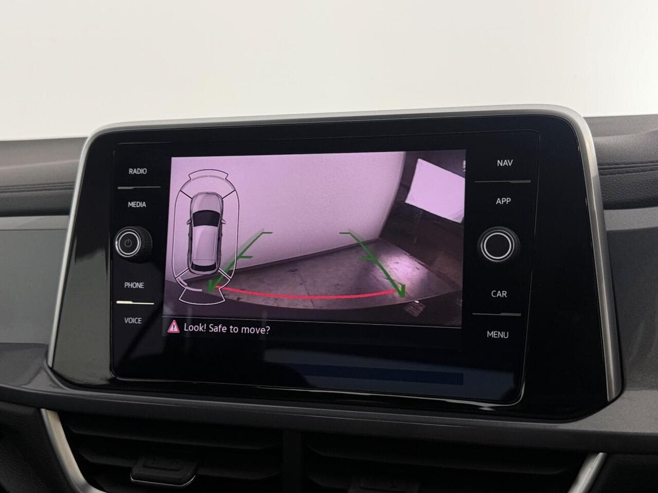 Volkswagen T-Roc thumbnail Infotainment System