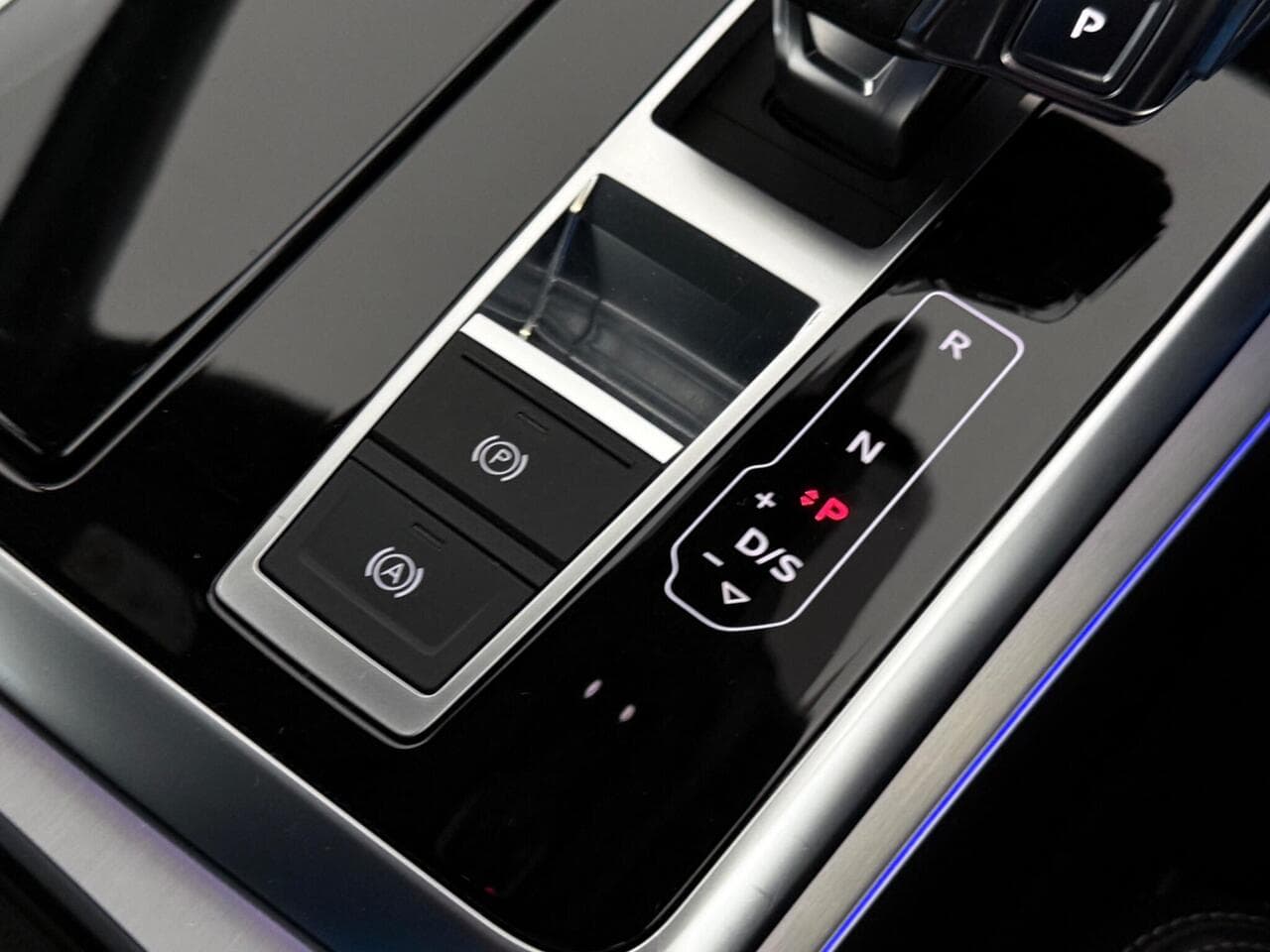 Audi Q7 thumbnail Misc Controls