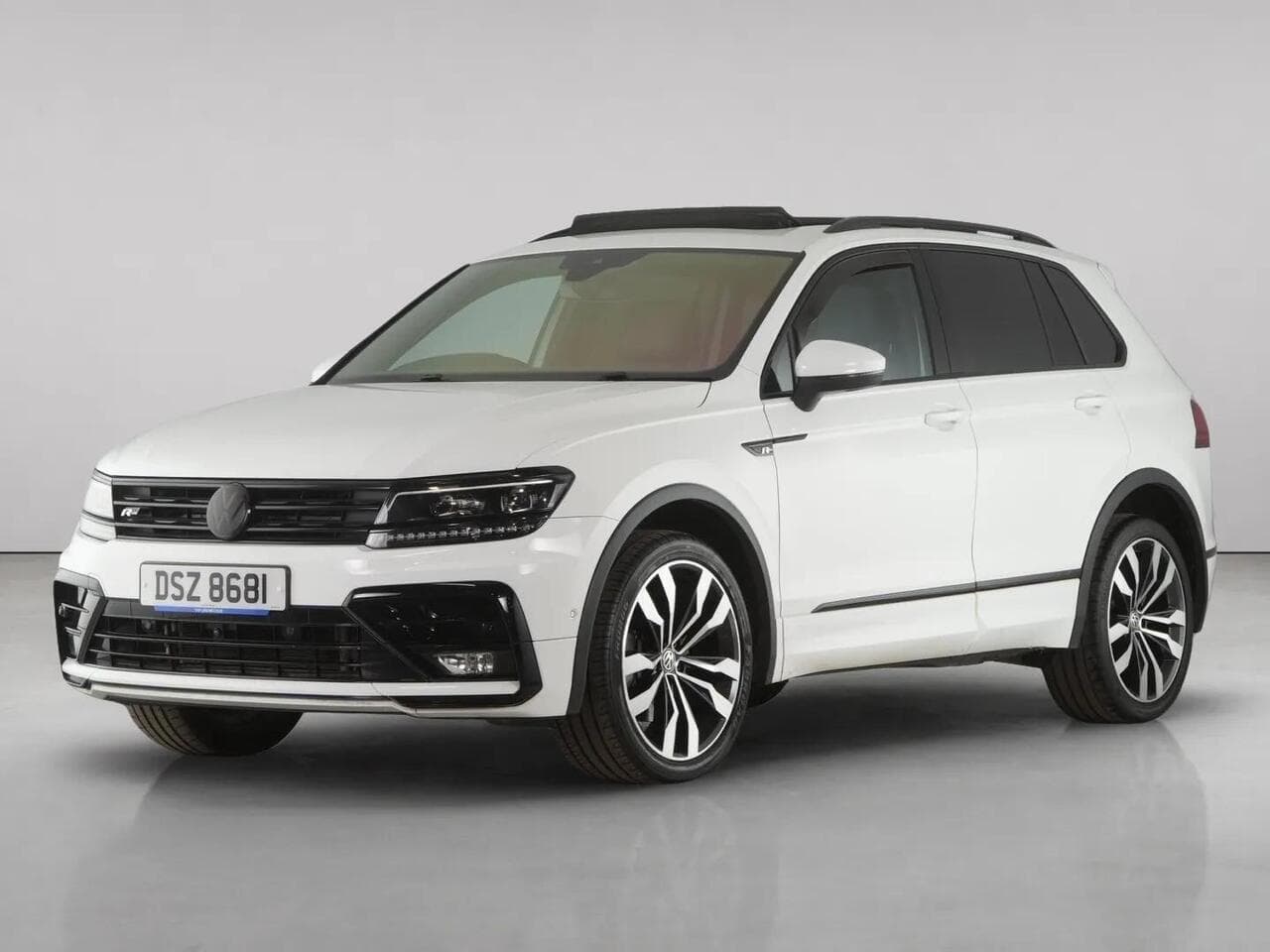 Volkswagen Tiguan thumbnail Front Left