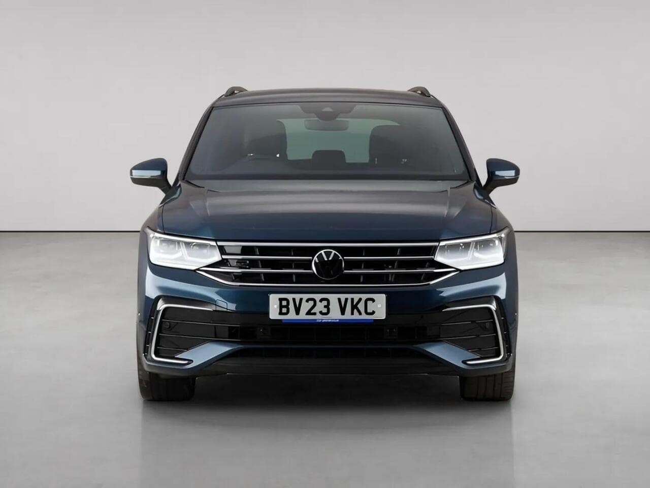 Volkswagen Tiguan thumbnail Front