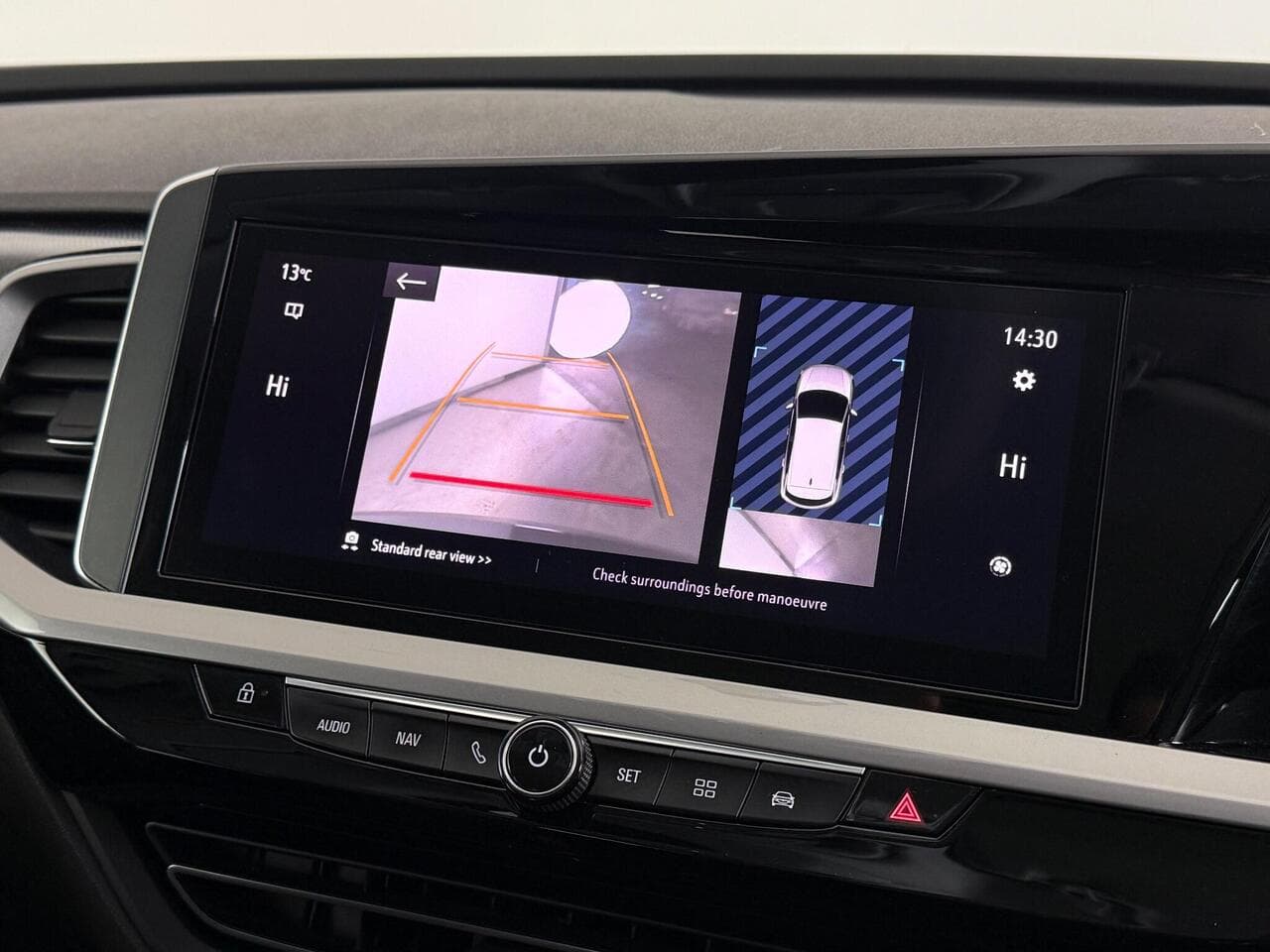 Vauxhall Grandland thumbnail Infotainment System