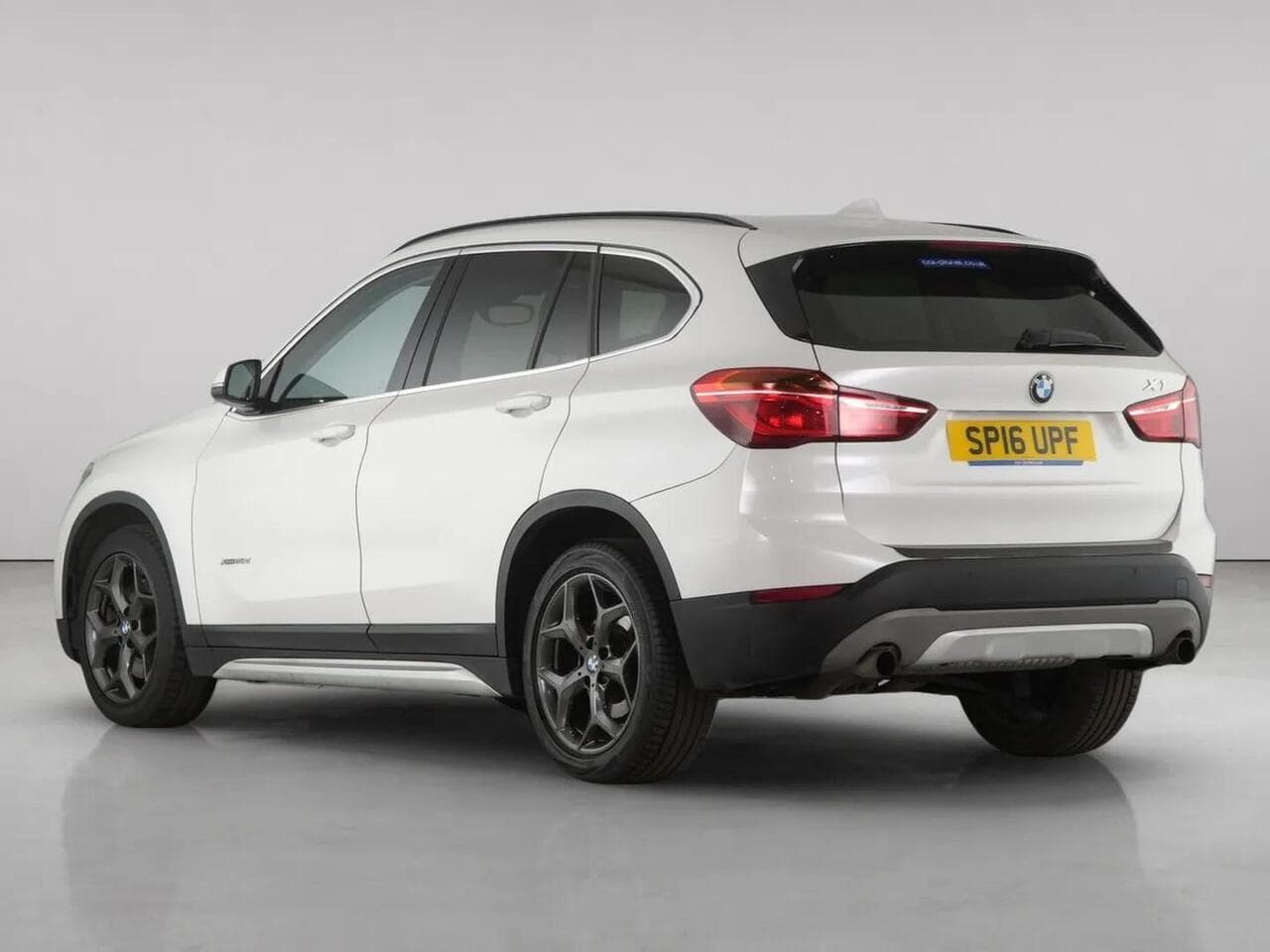 BMW X1 thumbnail Rear Left