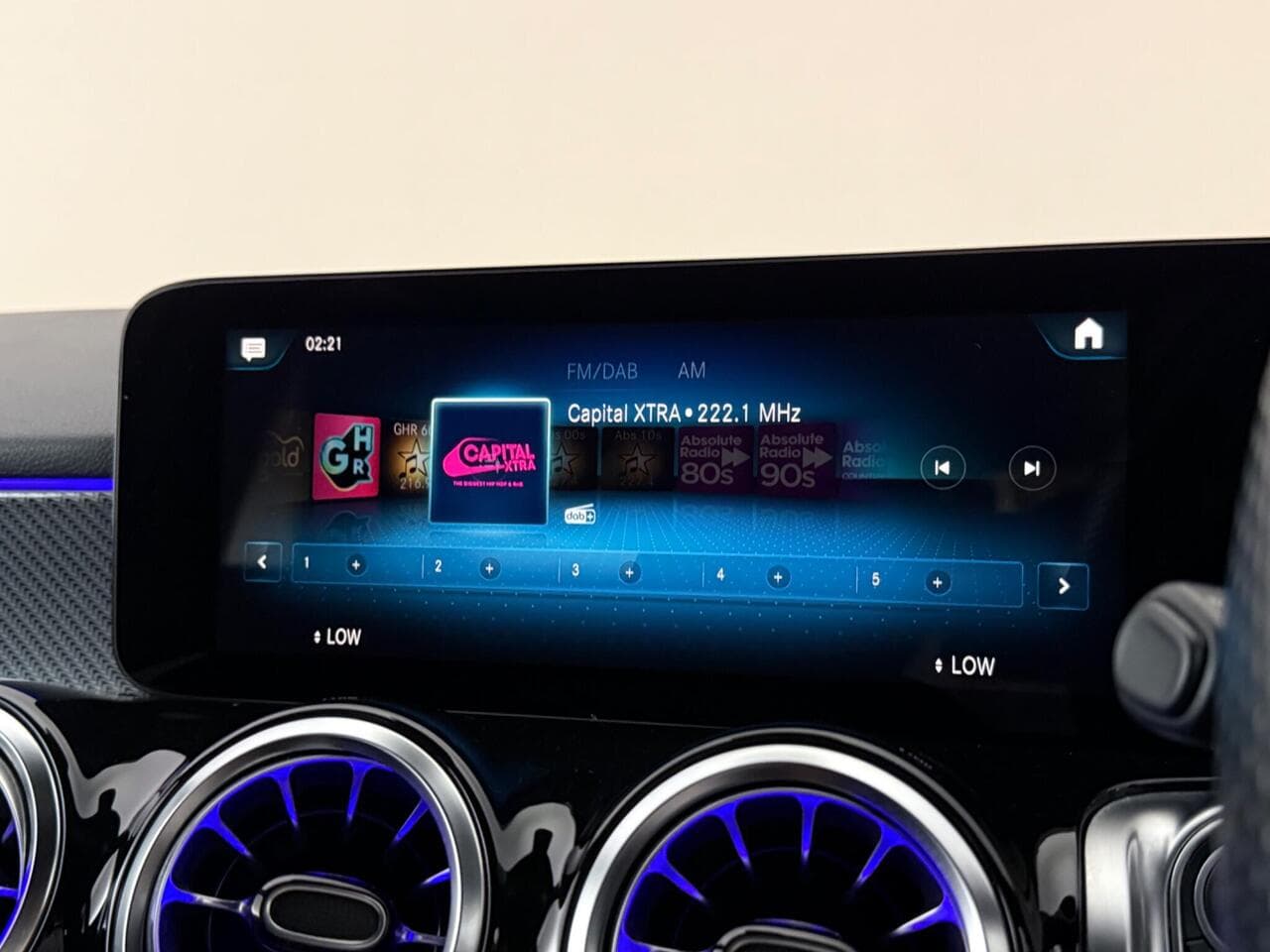 Mercedes-Benz GLB thumbnail Infotainment System