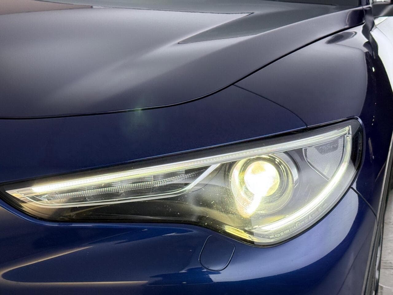 Alfa Romeo Stelvio thumbnail Lights Front