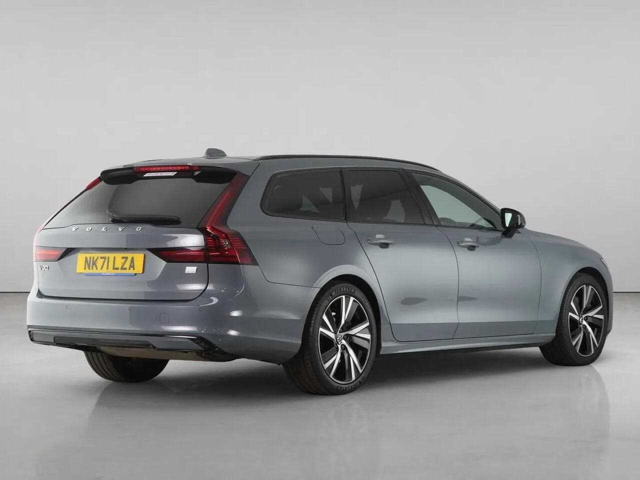 Volvo V90 thumbnail Rear Right