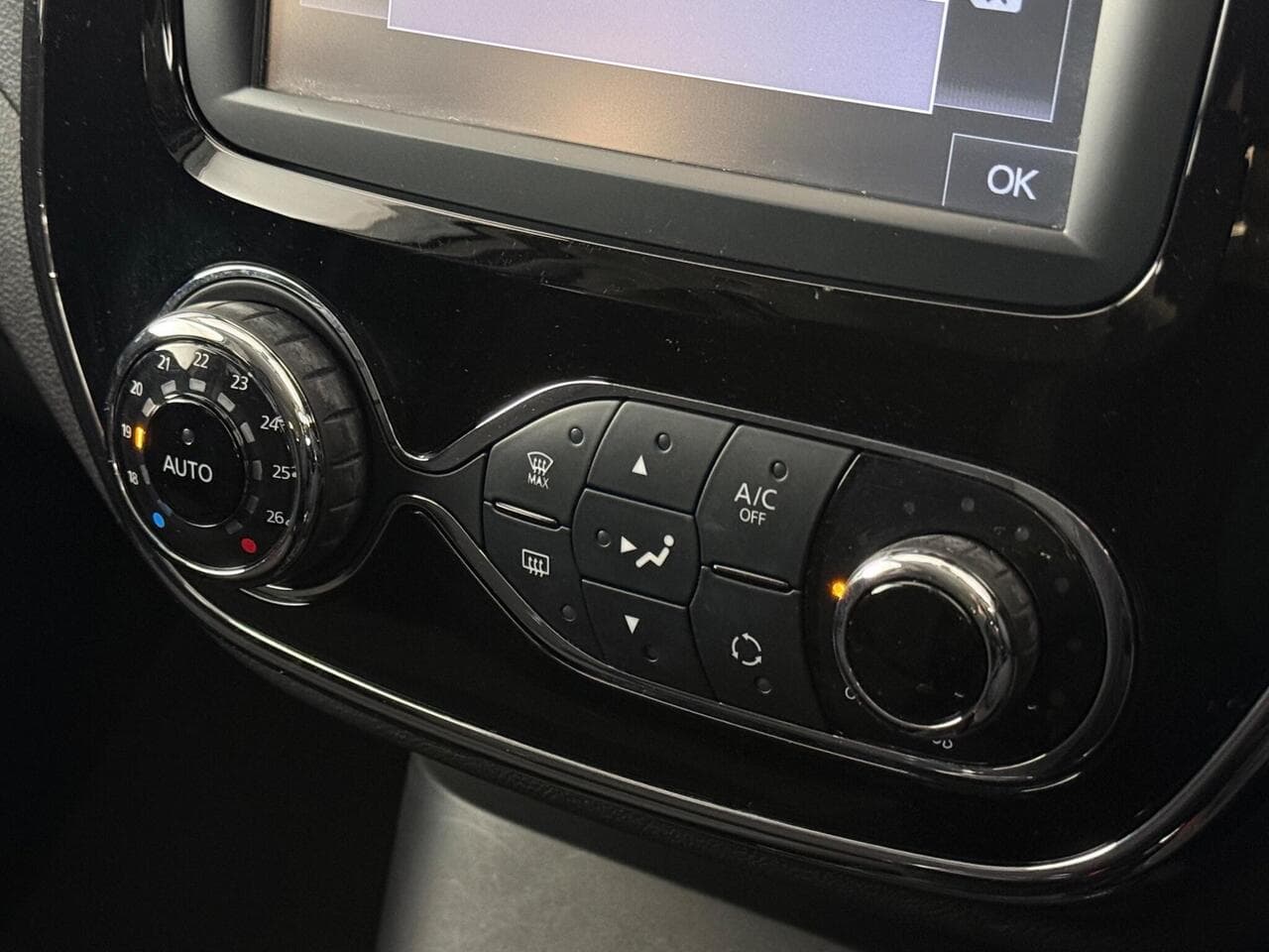 Renault Captur thumbnail Misc Controls