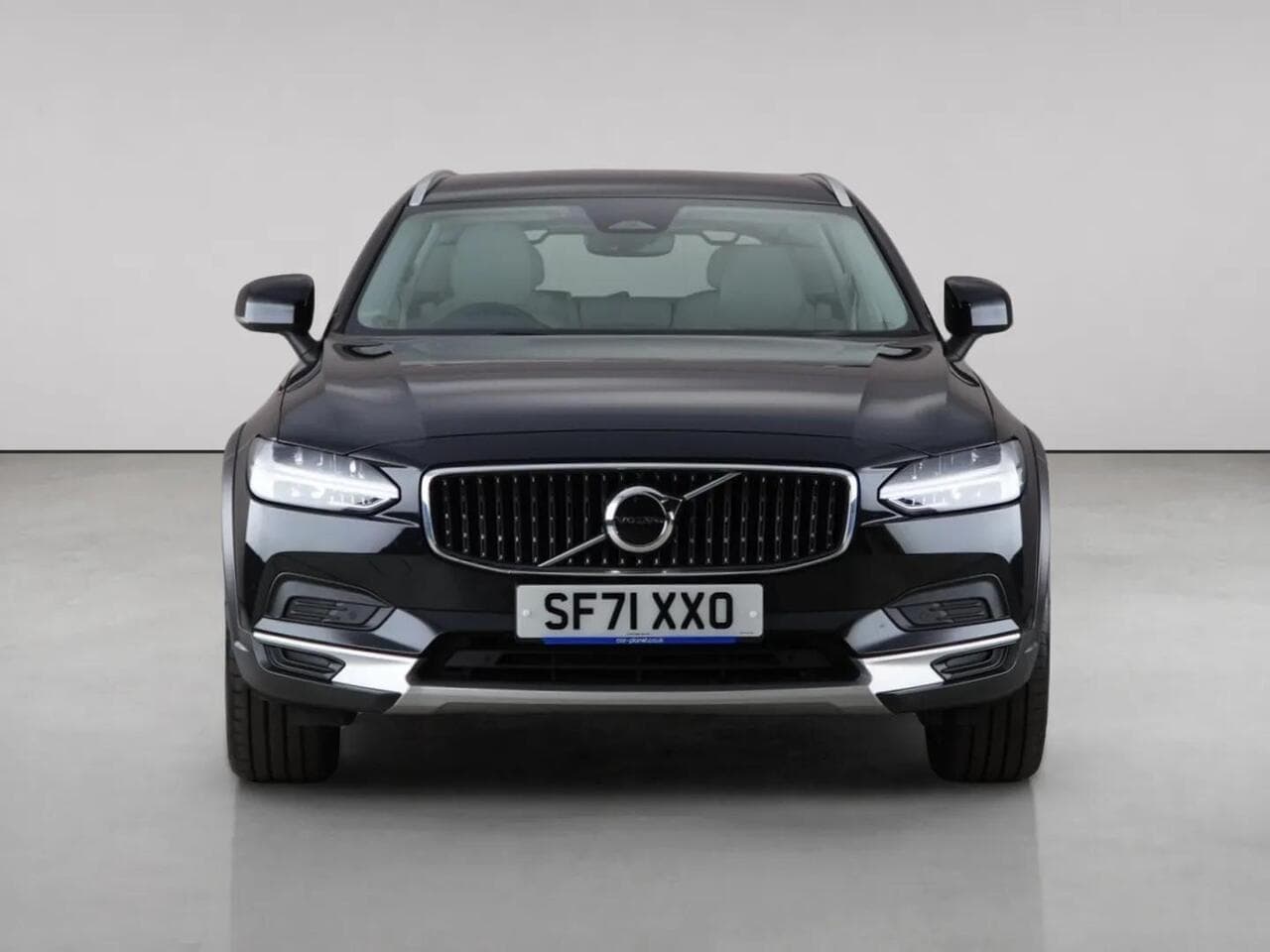 Volvo V90 Cross Country thumbnail Front
