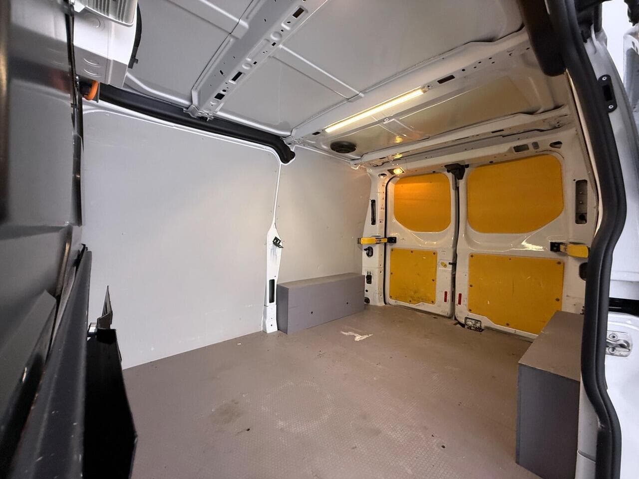 Ford Transit Custom thumbnail Cargo Space