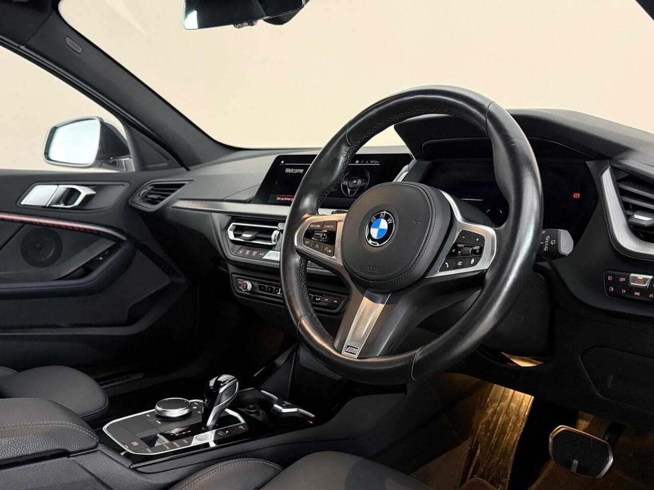 BMW 1 Series thumbnail Interior Front