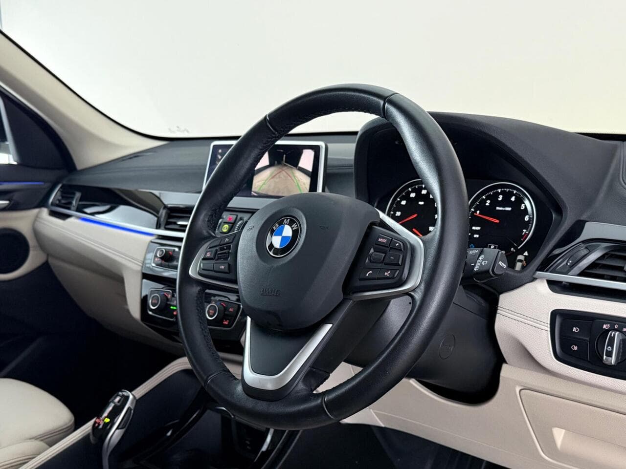 BMW X1 thumbnail Interior Front