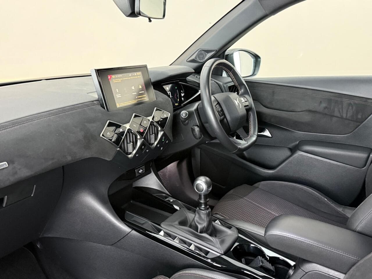 DS AUTOMOBILES DS 3 CROSSBACK thumbnail Interior Front