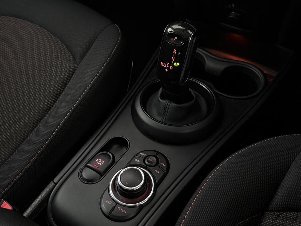 MINI Countryman thumbnail Interior Front