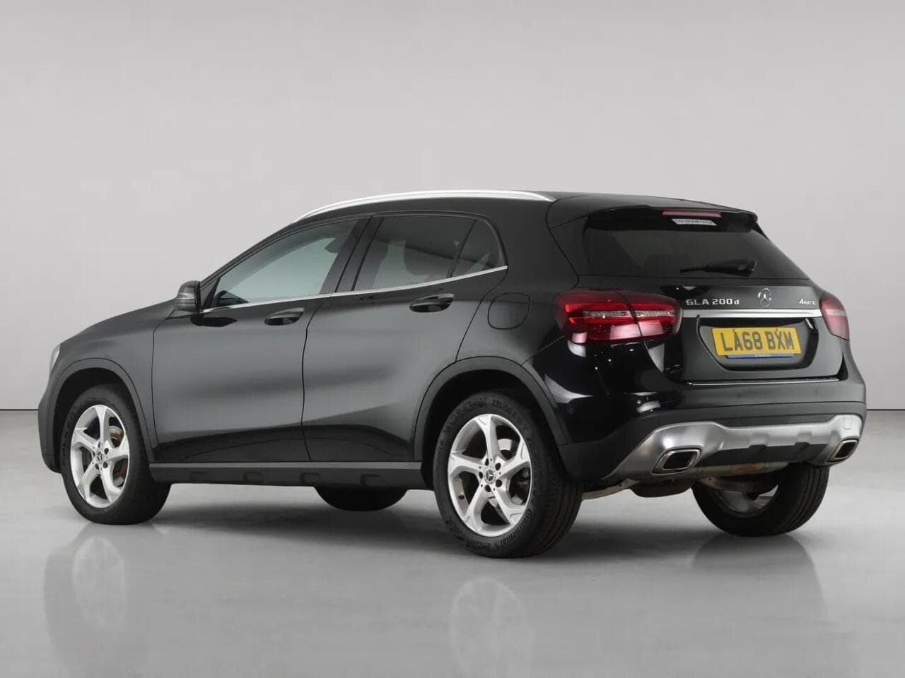 Mercedes-Benz GLA thumbnail Rear Left