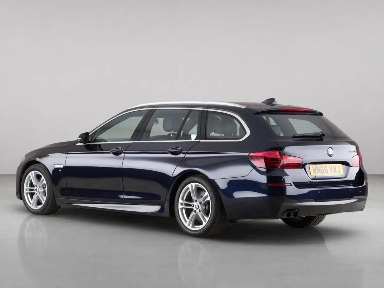 BMW 5 Series thumbnail Rear Left