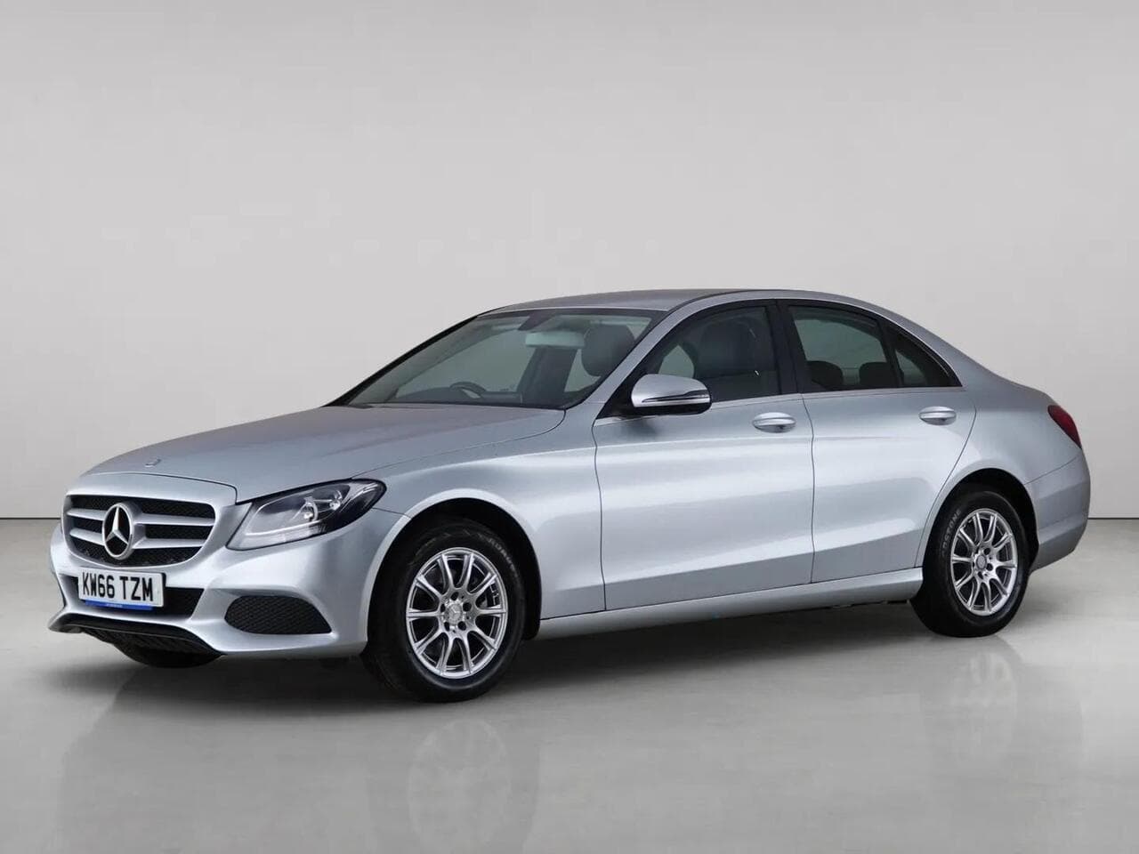 Mercedes-Benz C Class thumbnail Front Left