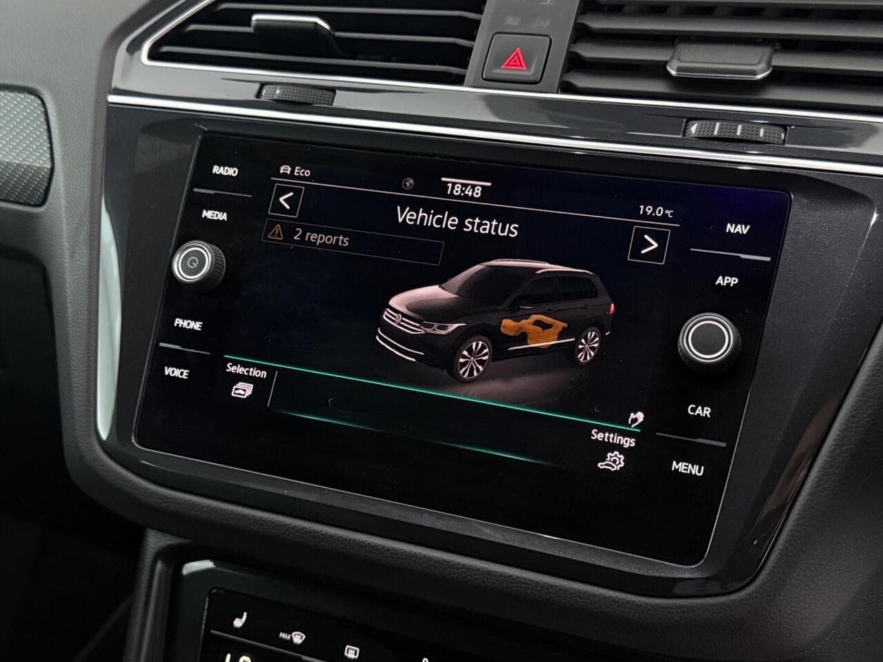 Volkswagen Tiguan thumbnail Infotainment System
