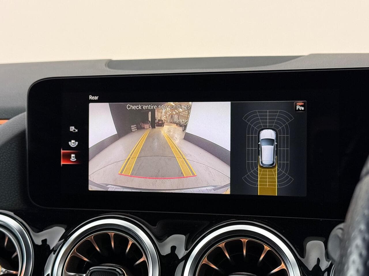 Mercedes-Benz GLA thumbnail Infotainment System