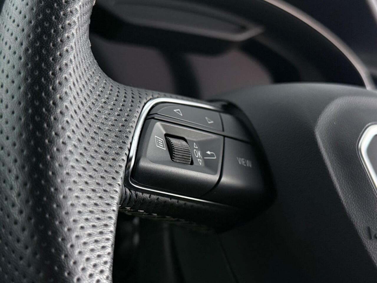 Audi Q7 thumbnail Misc Controls