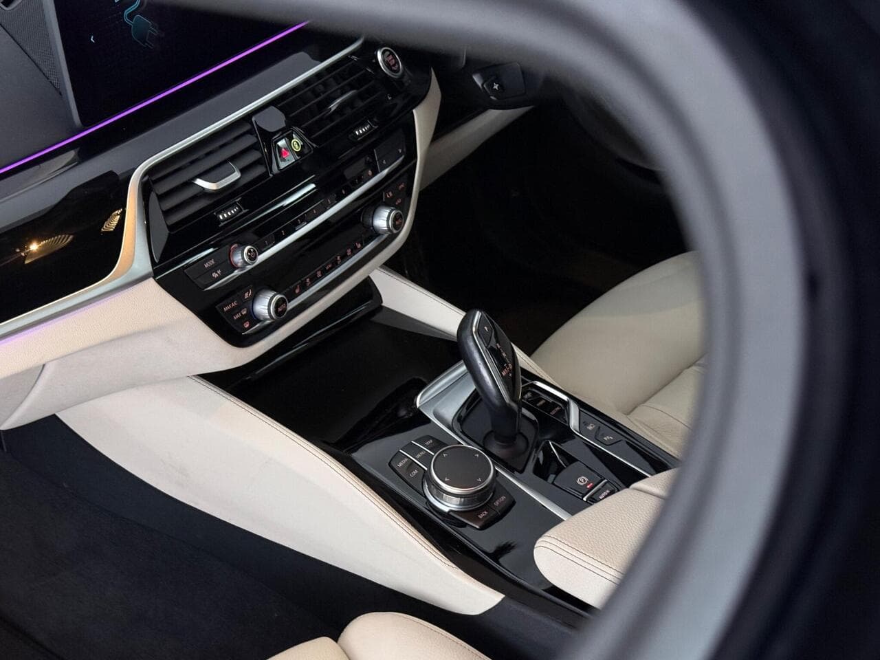 BMW 5 Series thumbnail Interior Front
