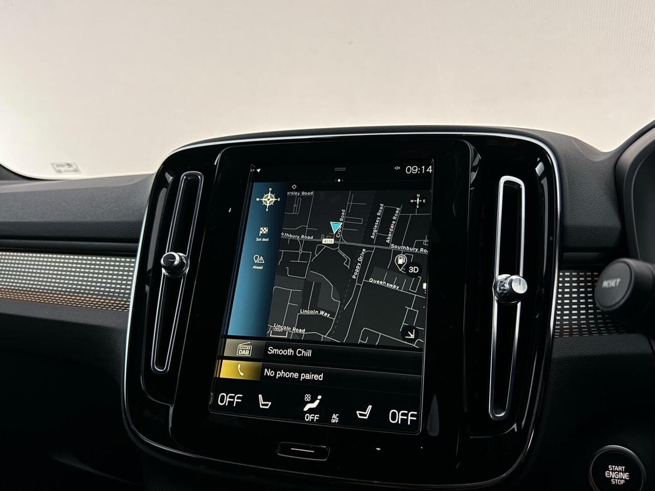 Volvo XC40 thumbnail Infotainment System