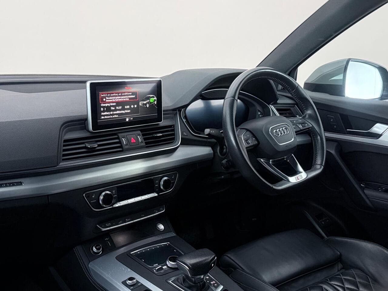 Audi Q5 thumbnail Interior Front