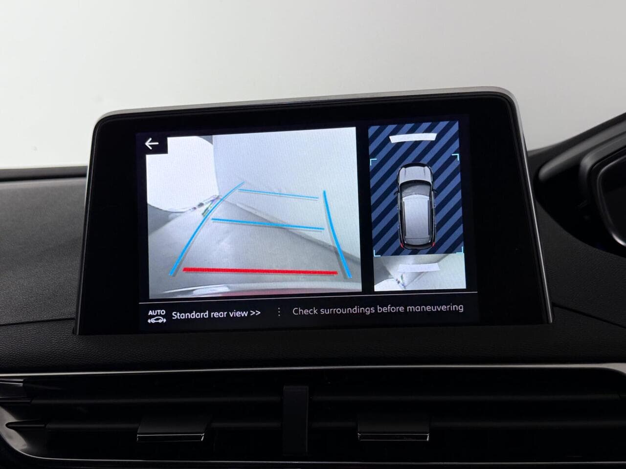 Peugeot 3008 thumbnail Infotainment System
