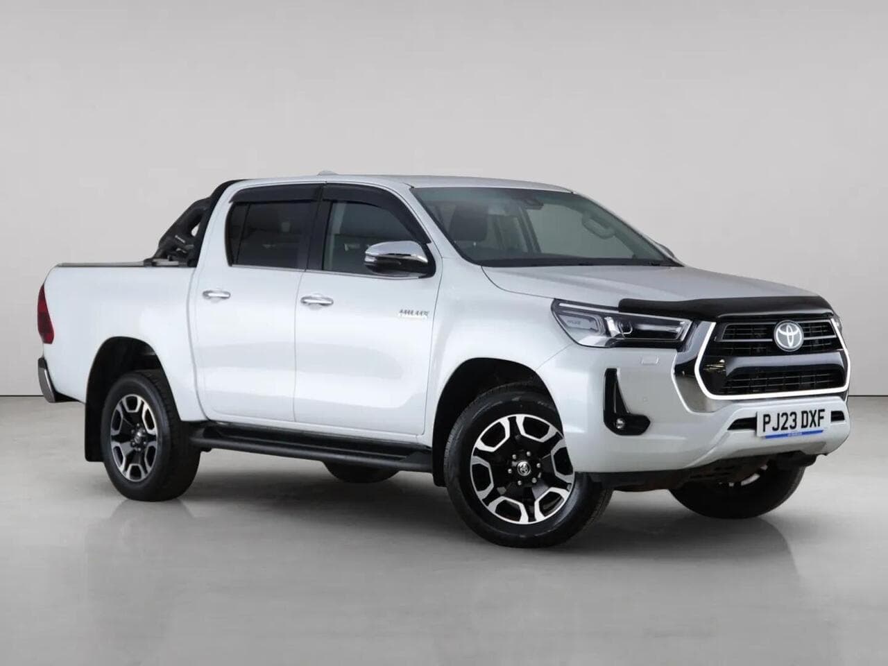 Toyota Hilux - Toyota Hilux 2.8 D-4D Invincible 4WD Euro 6 (s/s) 4dr