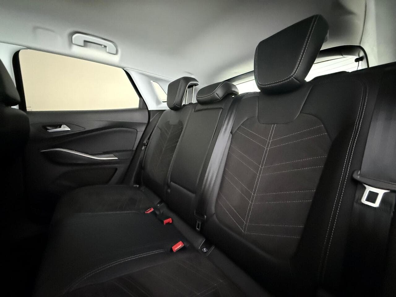 Vauxhall Grandland thumbnail Seats Rear