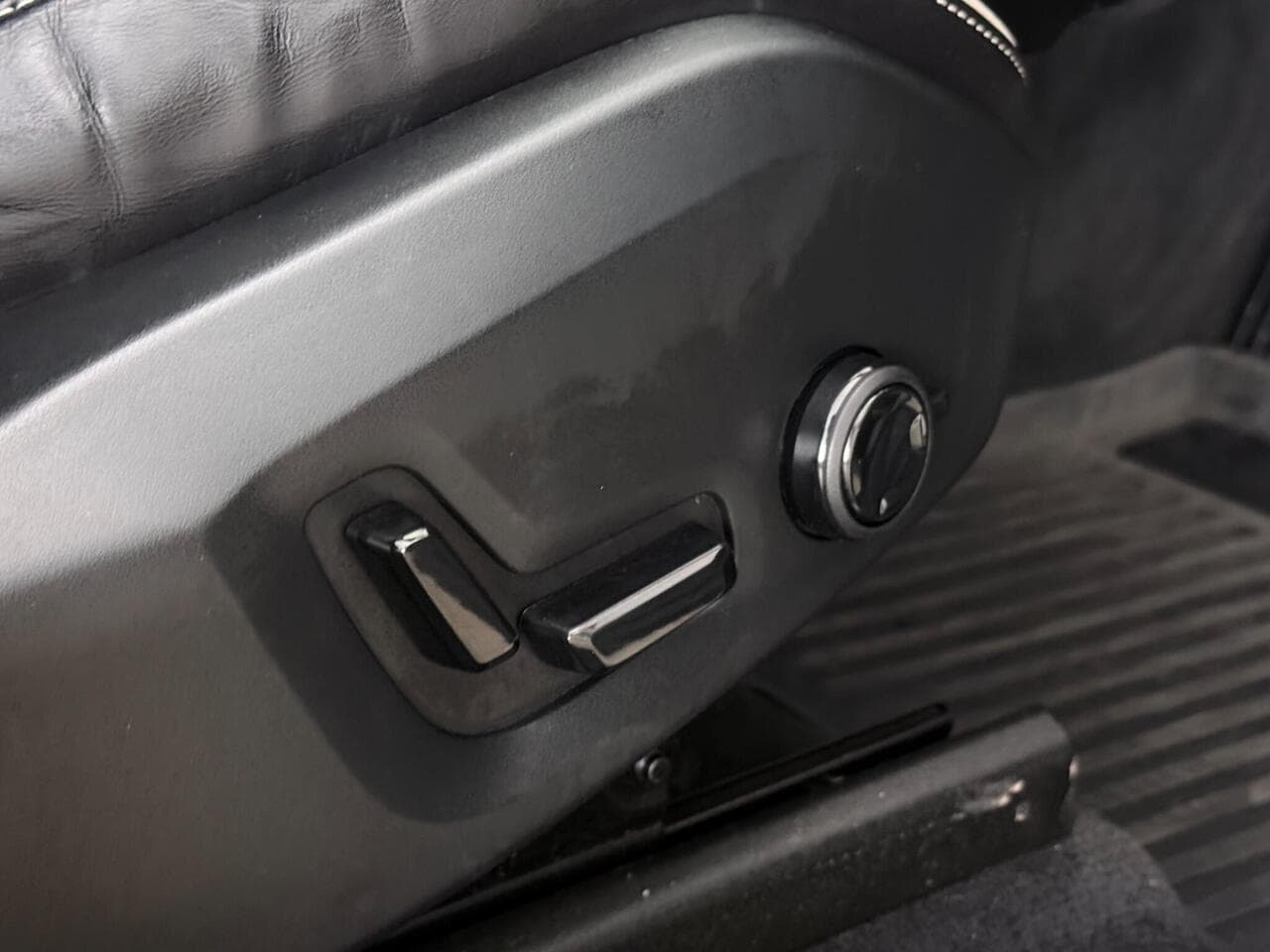 Volvo XC60 thumbnail Misc Controls