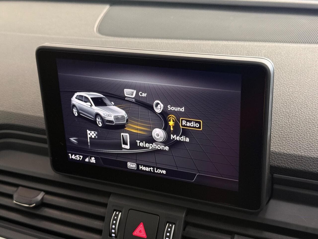 Audi Q5 thumbnail Infotainment System