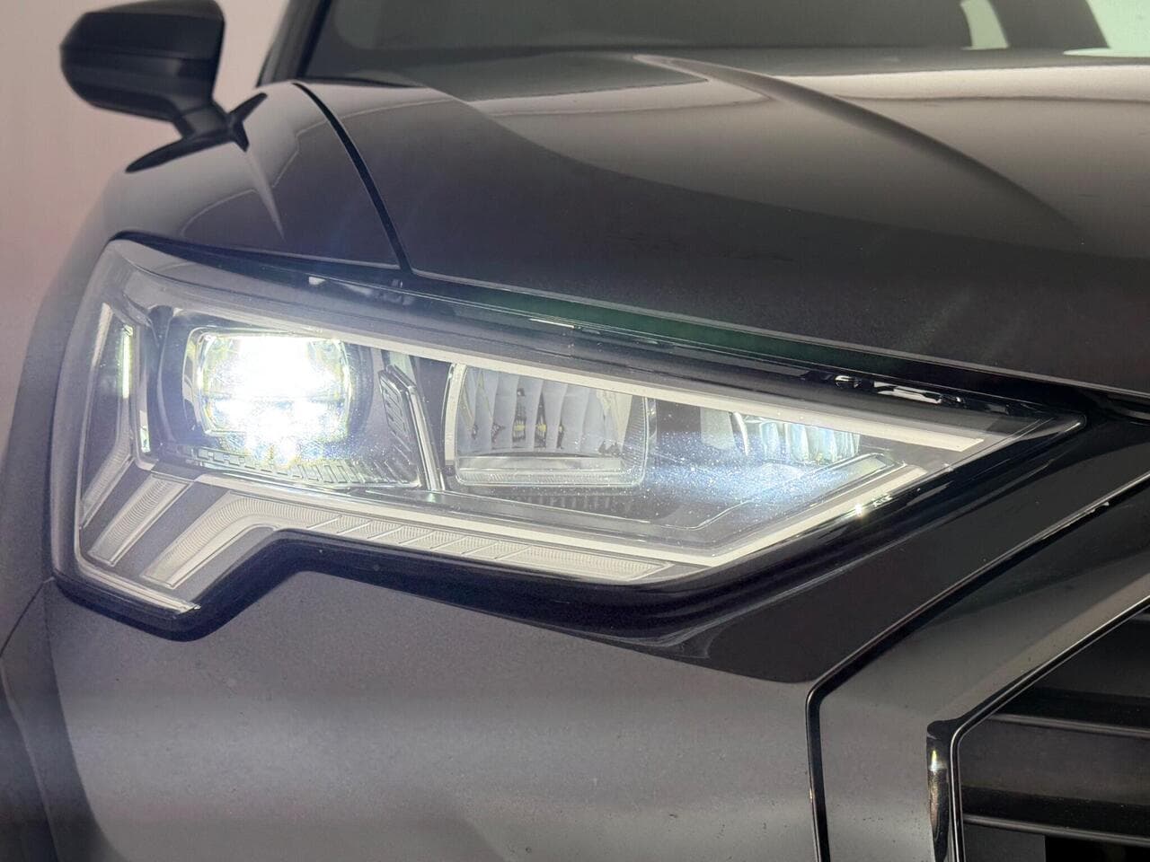 Audi Q3 thumbnail Lights Front