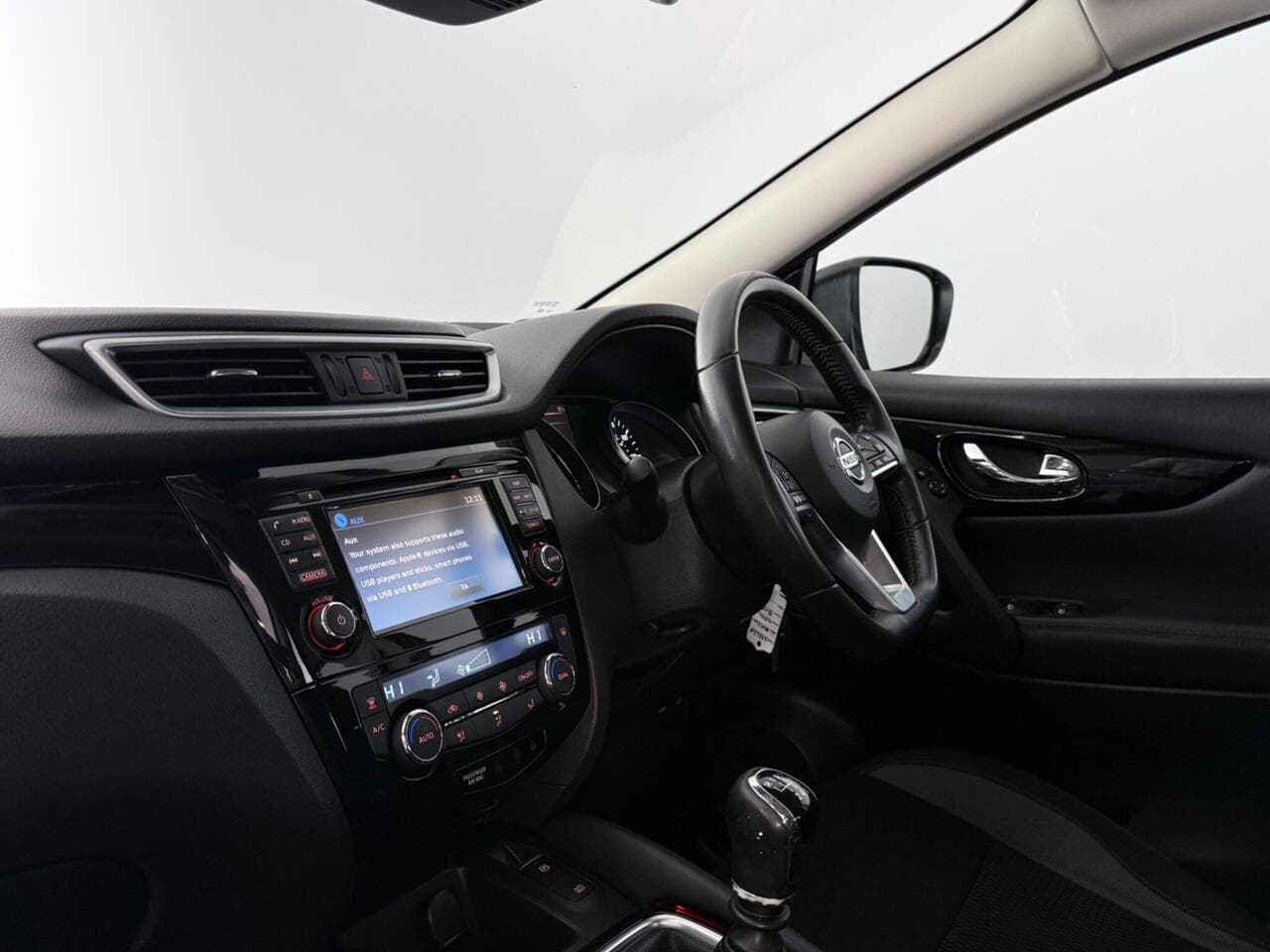 Nissan Qashqai thumbnail Interior Front