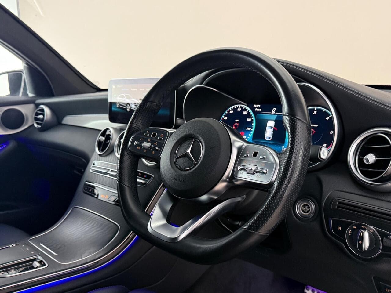 Mercedes-Benz GLC thumbnail Interior Front