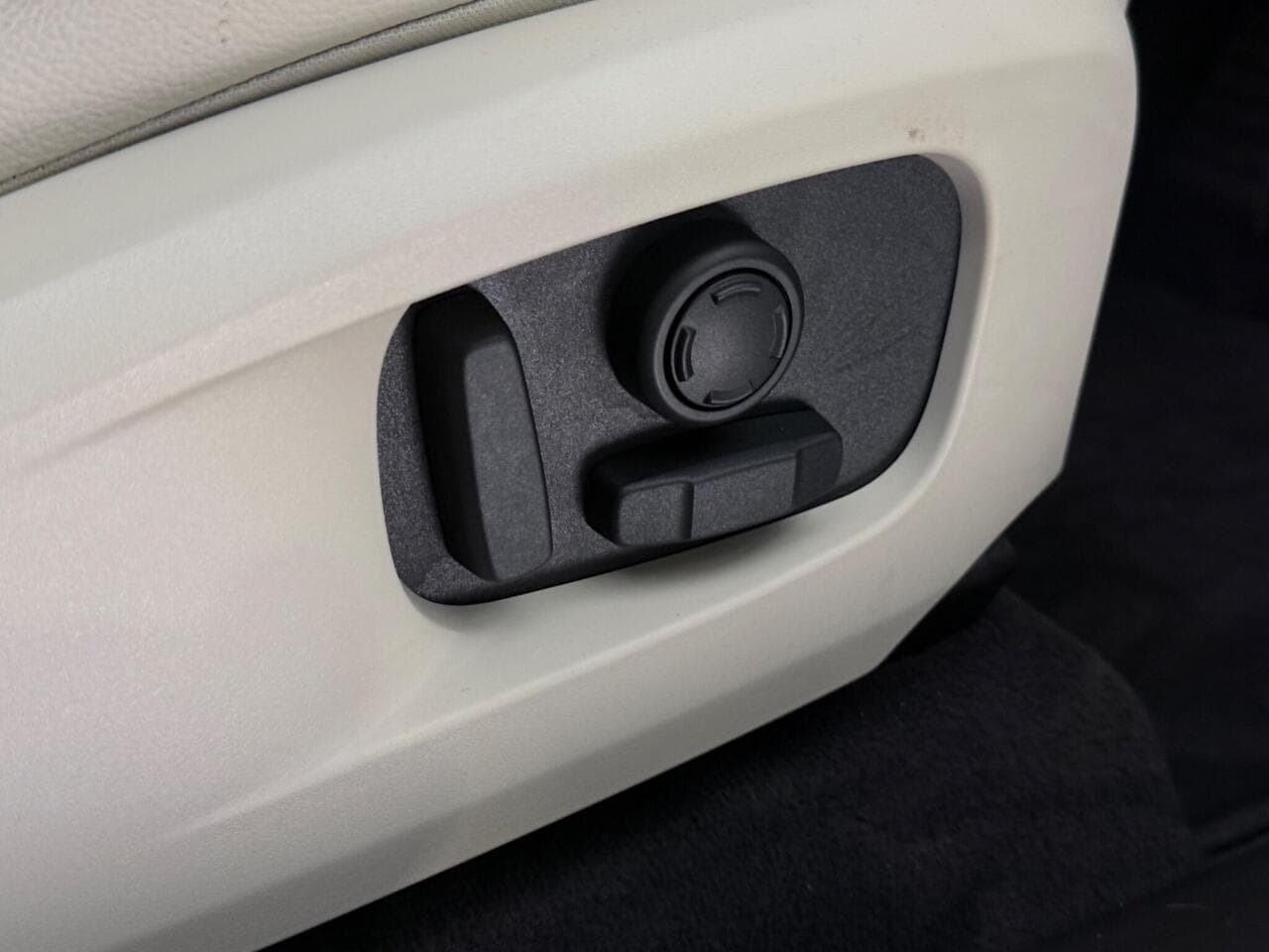 Jaguar F-PACE thumbnail Misc Controls