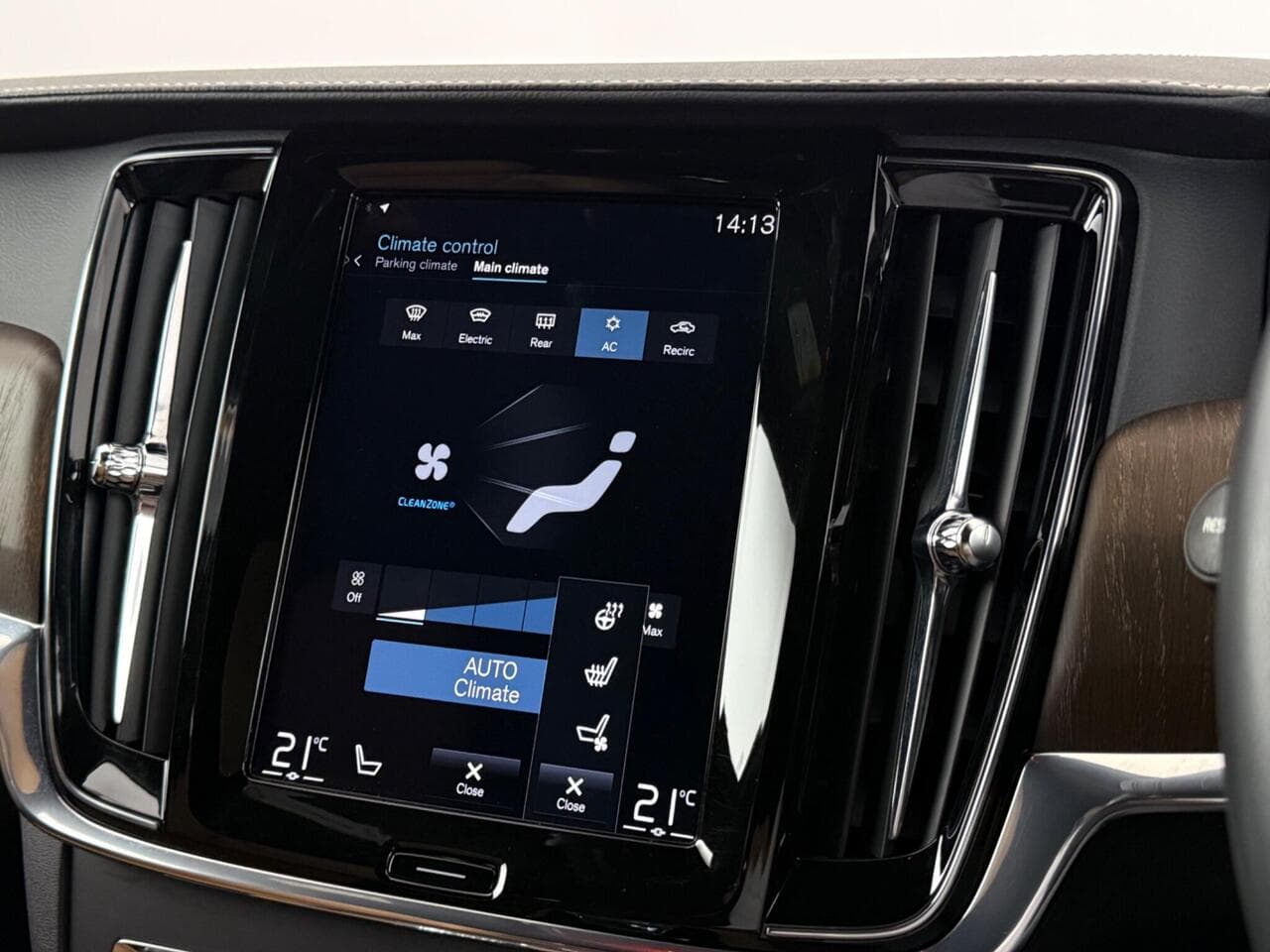 Volvo V90 thumbnail Infotainment System