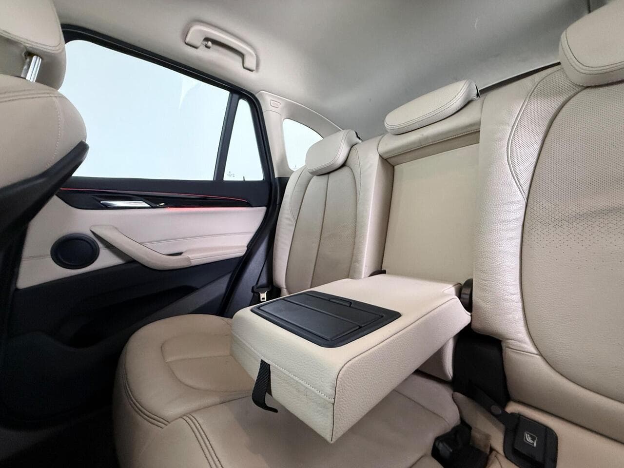 BMW X1 thumbnail Seats Rear