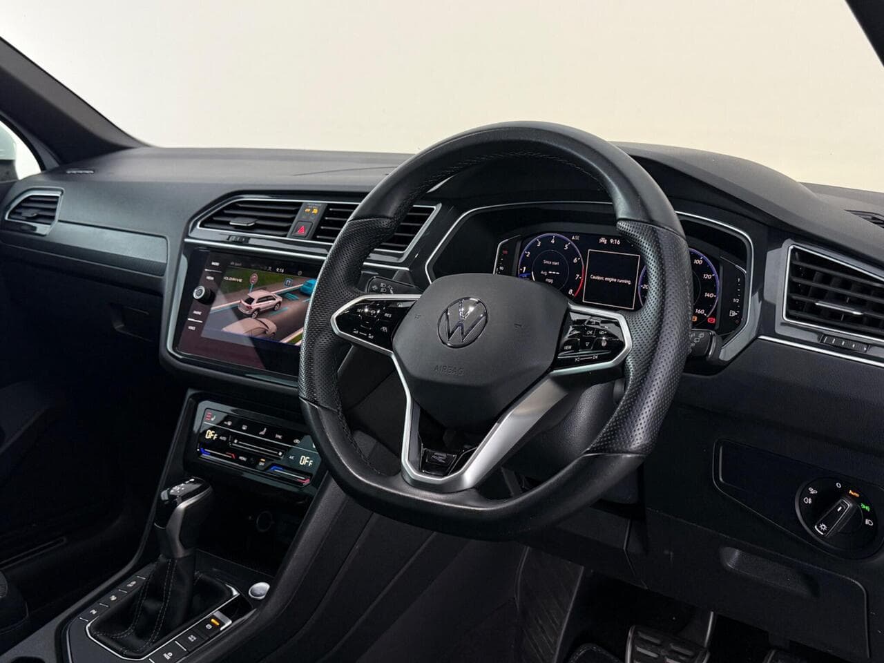 Volkswagen Tiguan thumbnail Interior Front