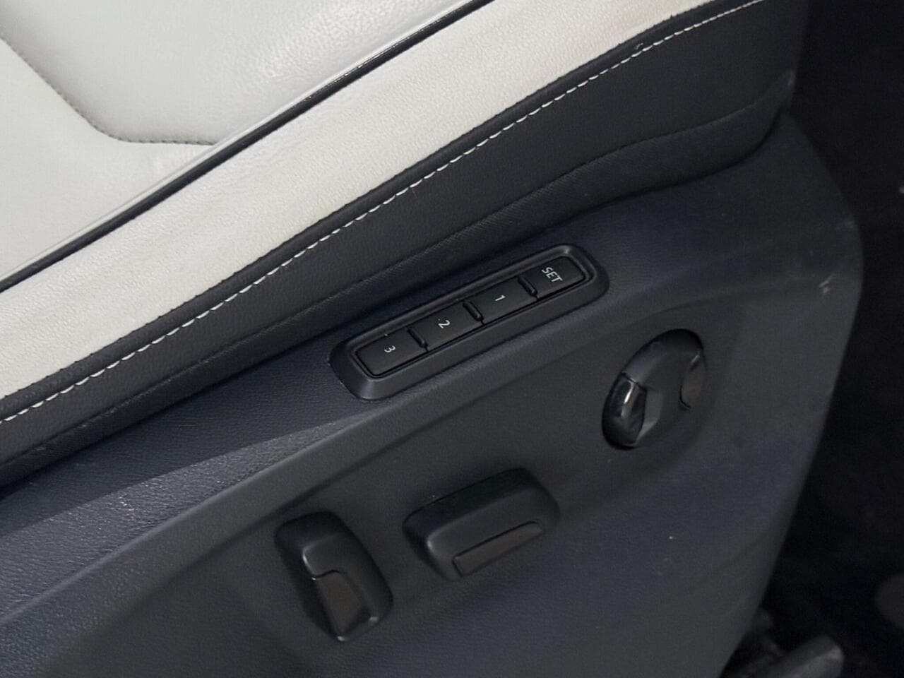 Volkswagen Tiguan thumbnail Misc Controls