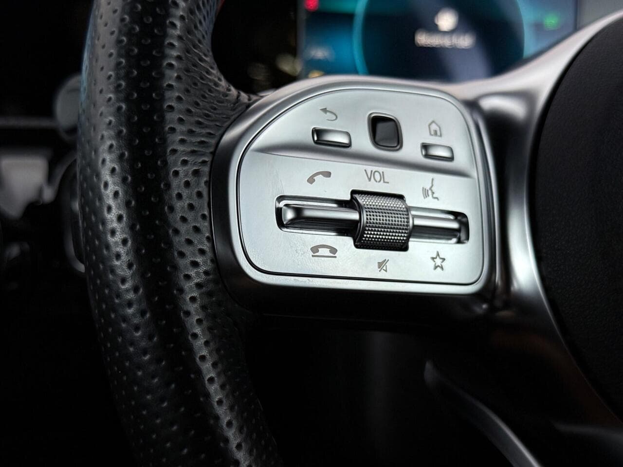 Mercedes-Benz A Class thumbnail Misc Controls