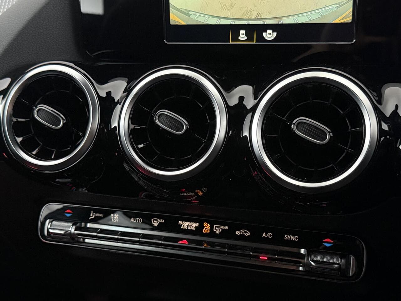 Mercedes-Benz GLA thumbnail Infotainment System