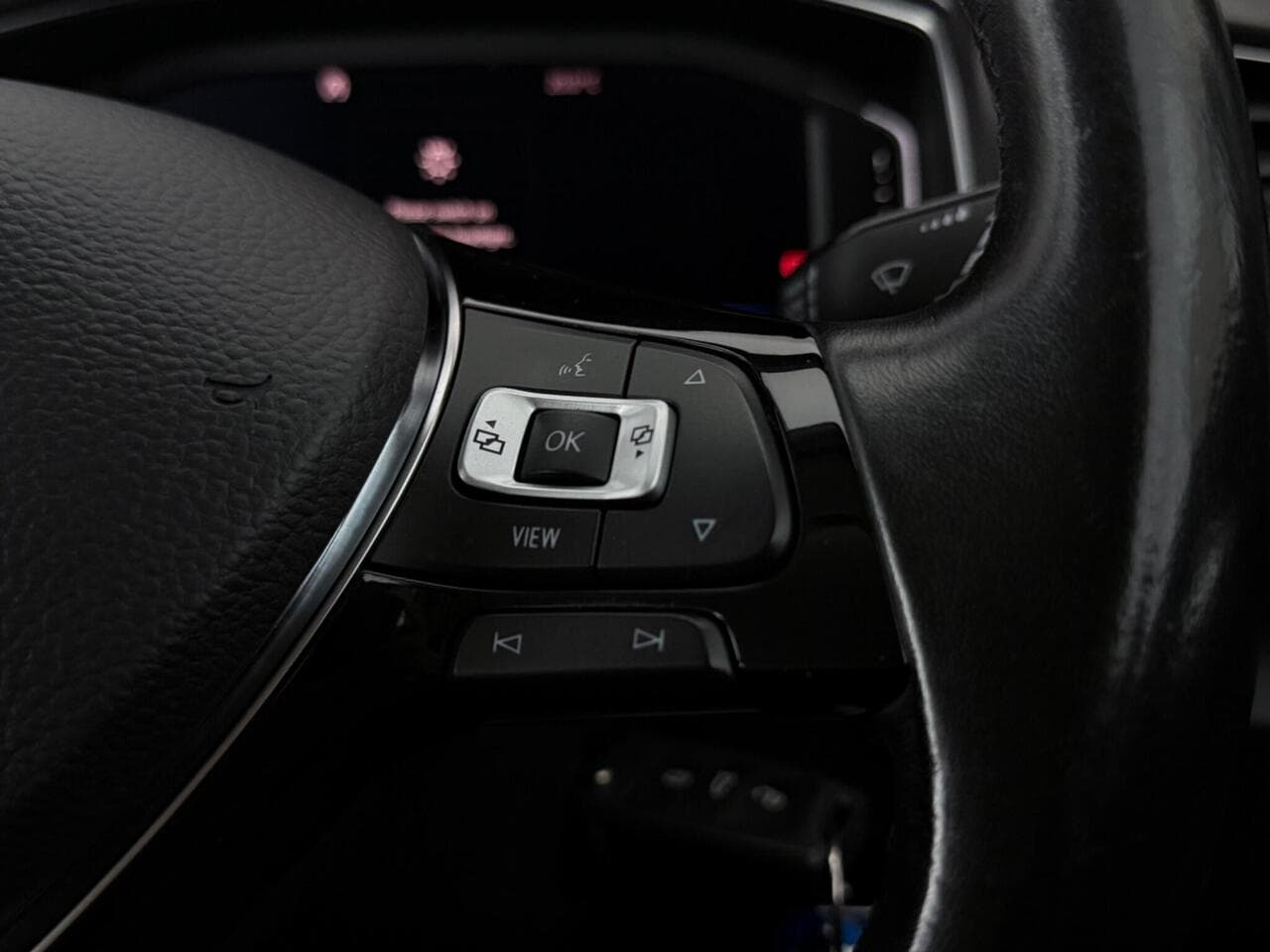 Volkswagen T-Roc thumbnail Misc Controls