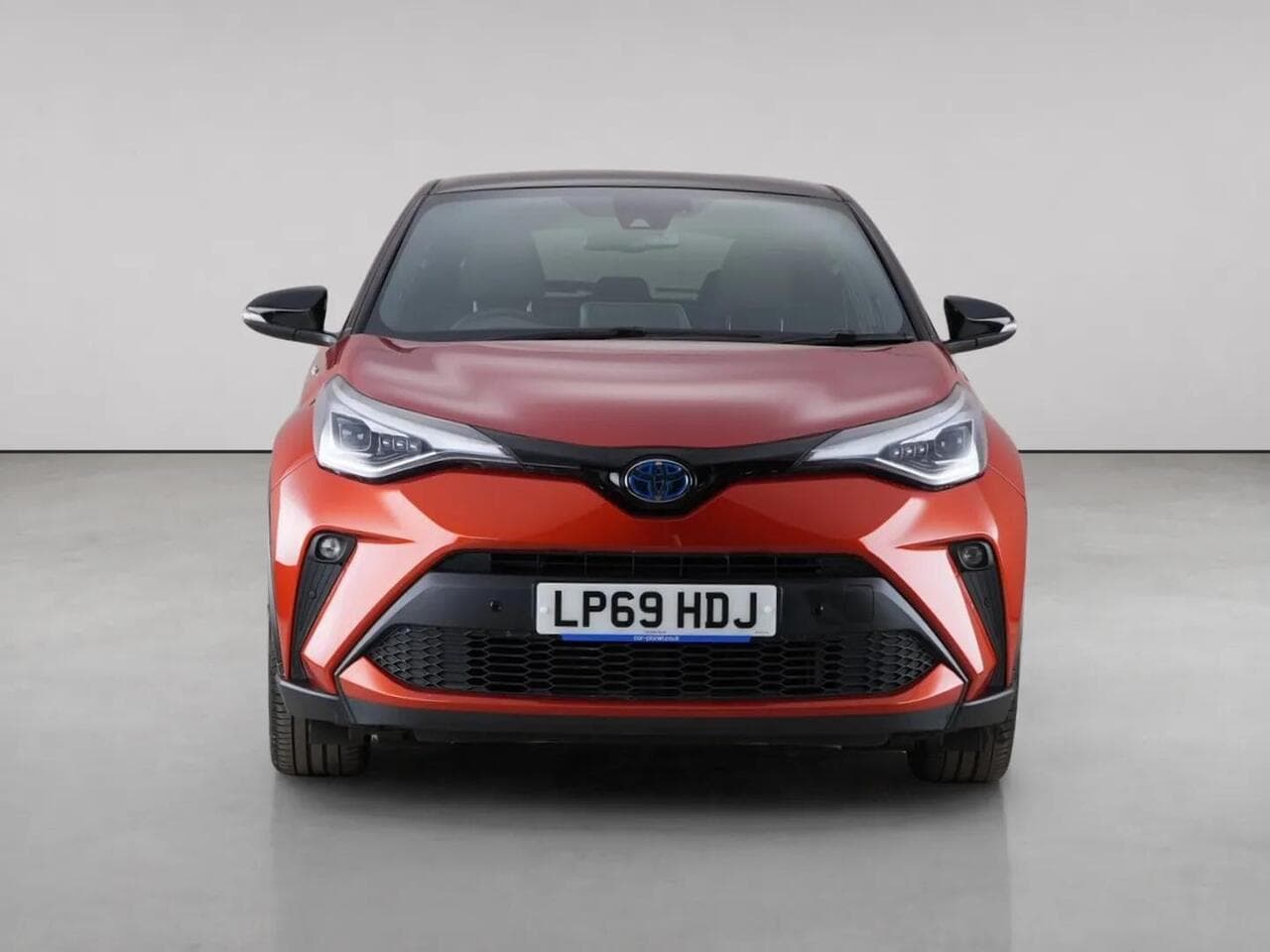 Toyota C-HR thumbnail Front