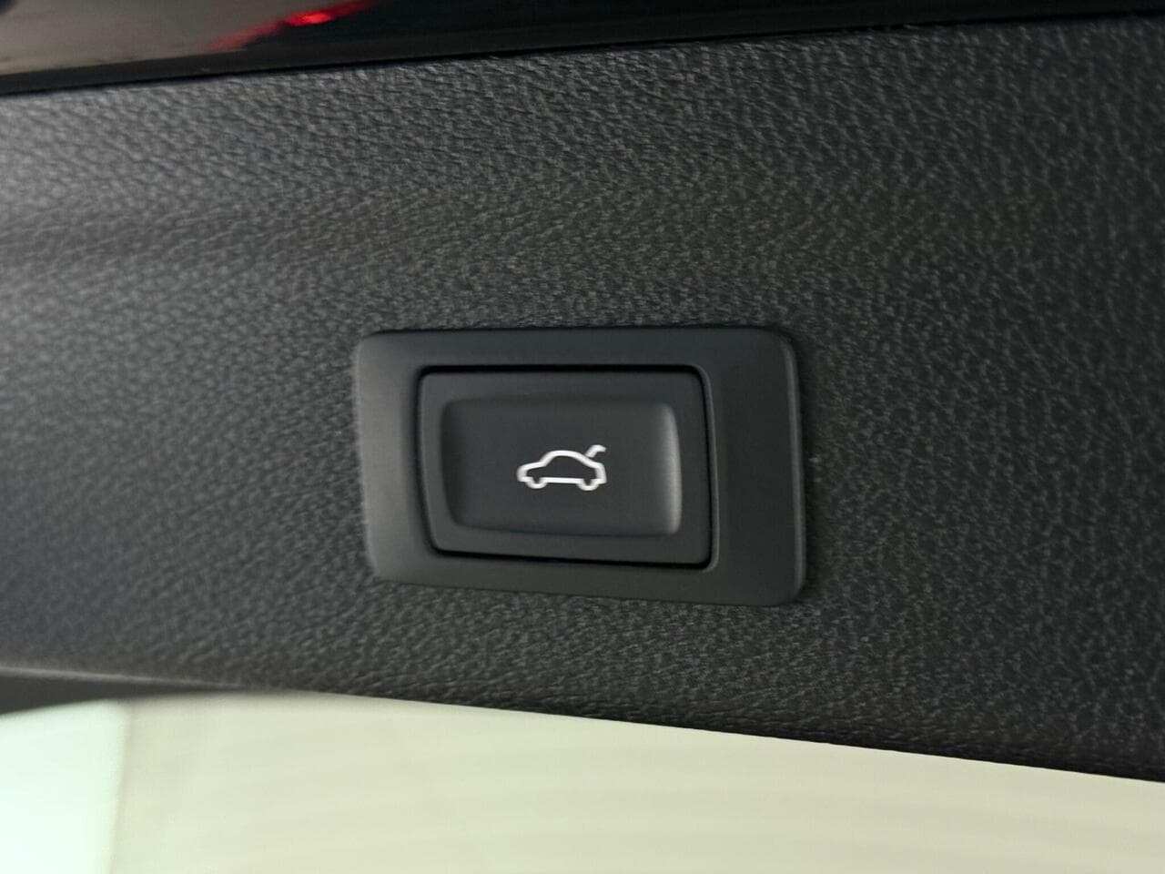 Audi Q3 thumbnail Misc Controls