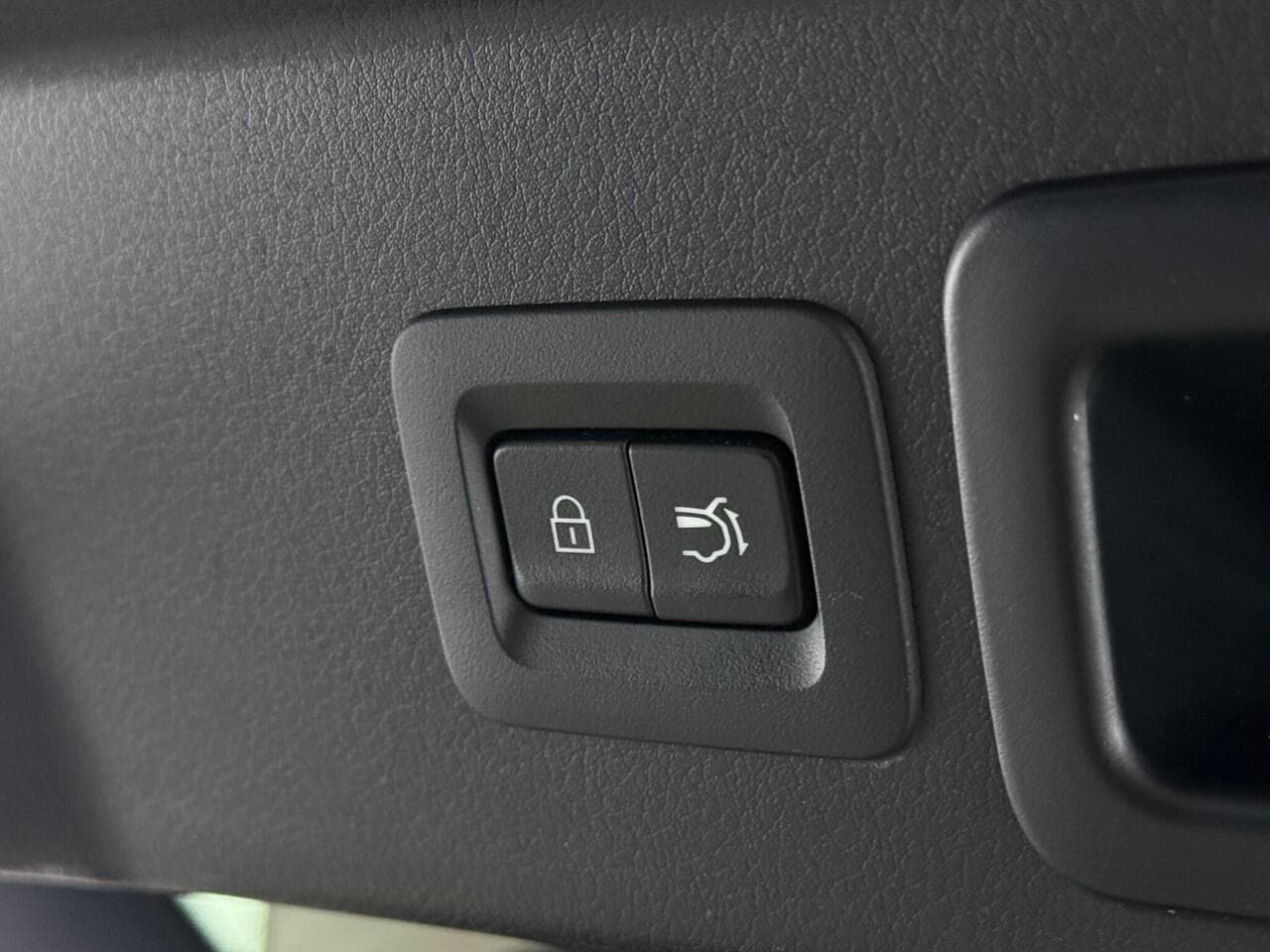 Mazda CX-30 thumbnail Misc Controls